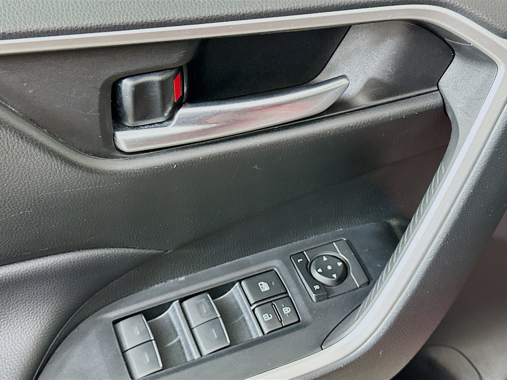 Used 2023 Toyota RAV4 XLE image 15