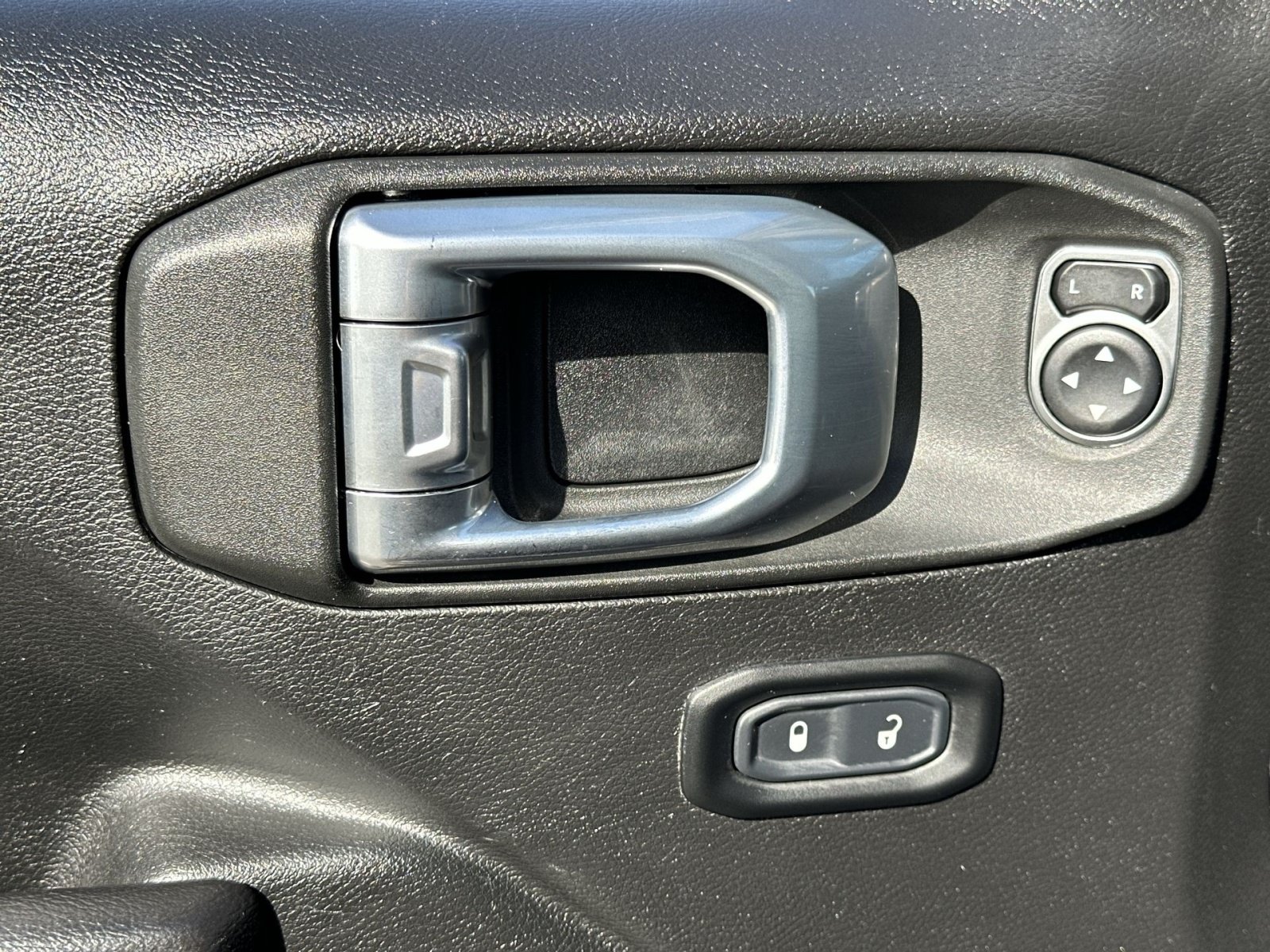 Used 2021 Jeep Gladiator Sport AWD/4WD image 16
