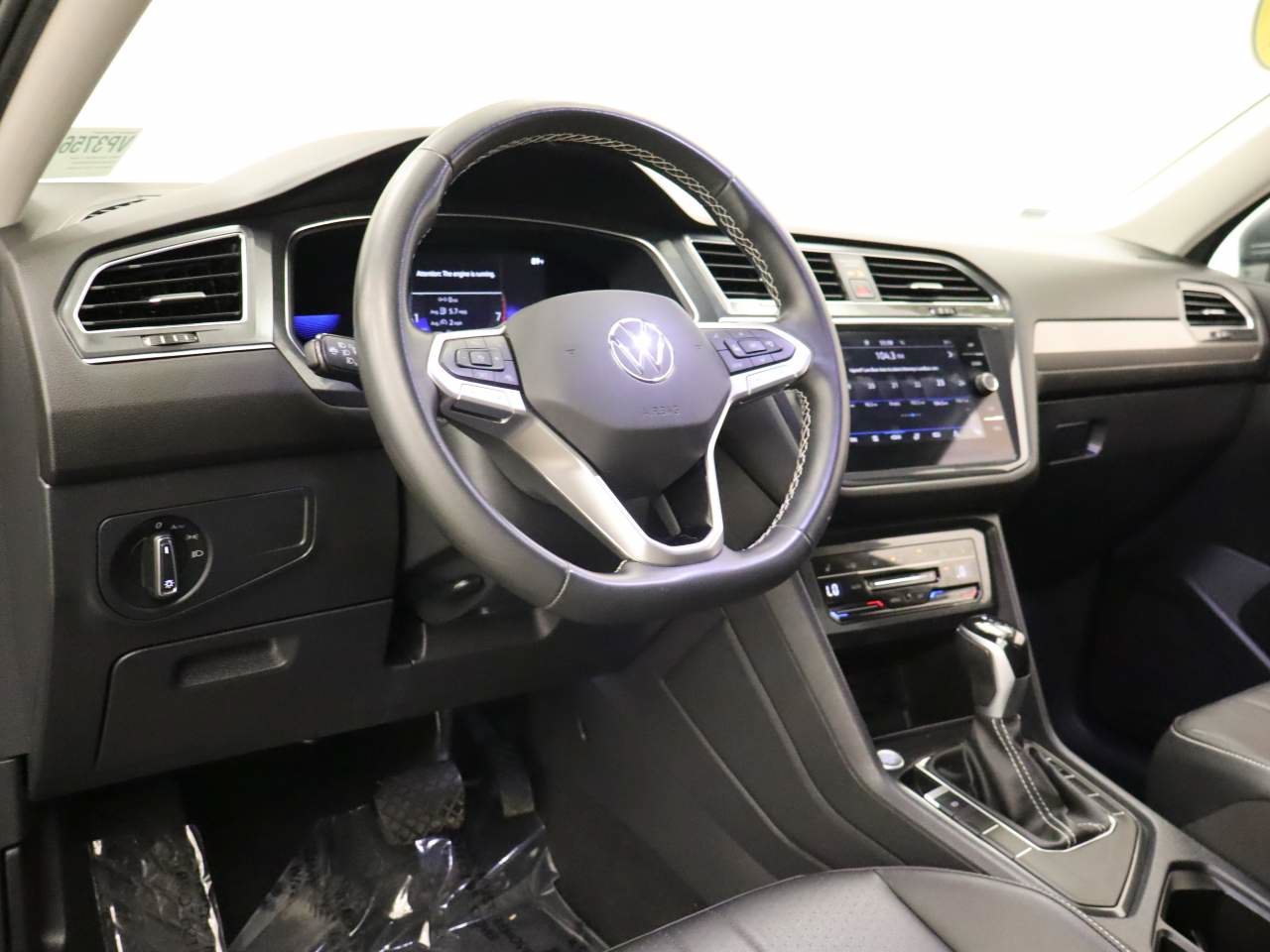 Certified 2023 Volkswagen Tiguan SE FWD image 14