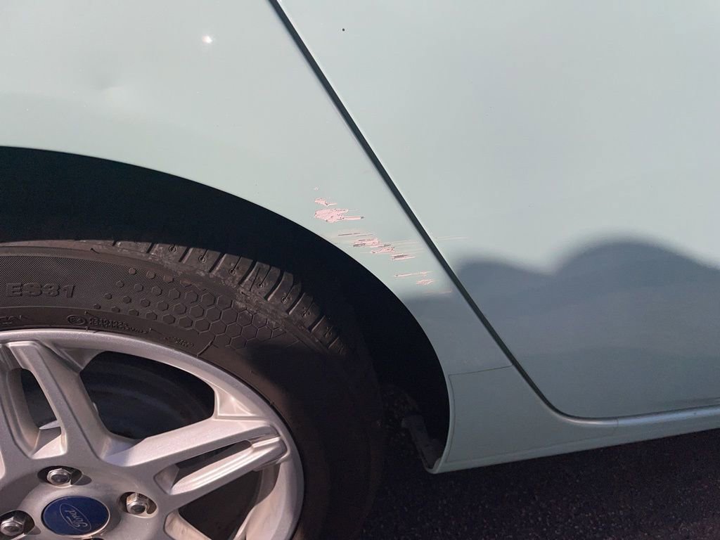 Used 2017 Ford Fiesta SE image 4