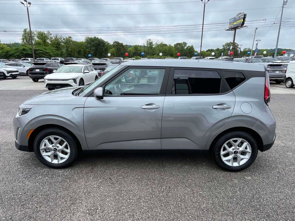 Used 2025 Kia Soul LX w/ LX Technology Package FWD image 27