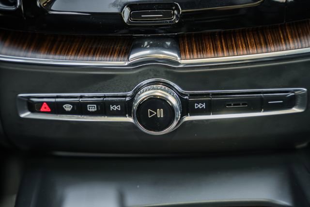 Certified 2024 Volvo XC60 B5 Plus w/ Protection Package Premier image 23