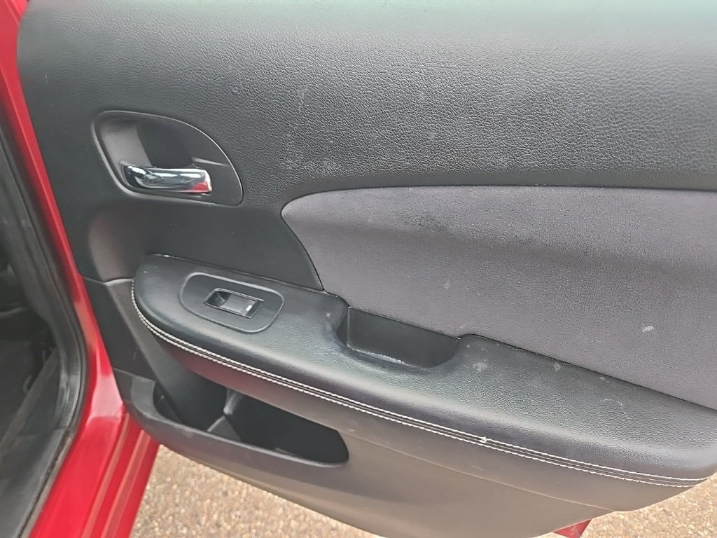 Used 2011 Chrysler 200 S image 23