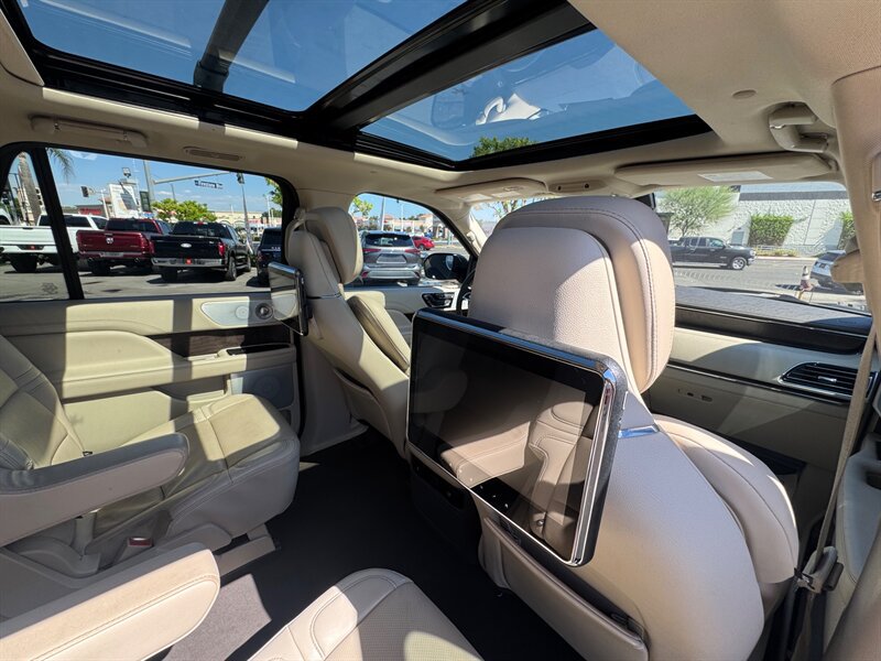 Used 2020 Lincoln Navigator L Reserve w/ Luxury Package AWD/4WD image 40