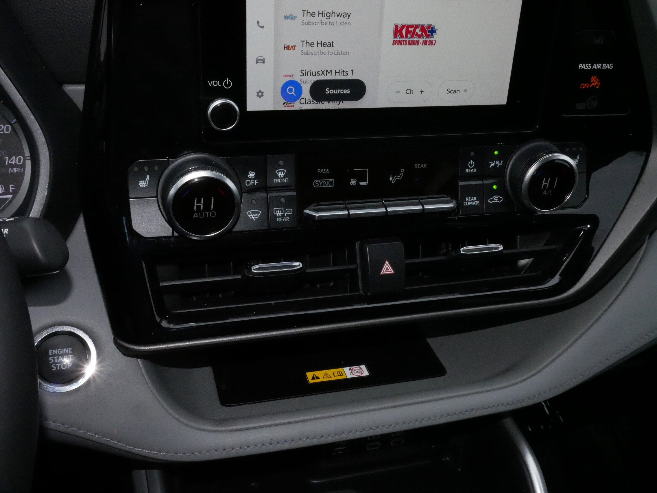 Certified 2023 Toyota Highlander XLE image 23