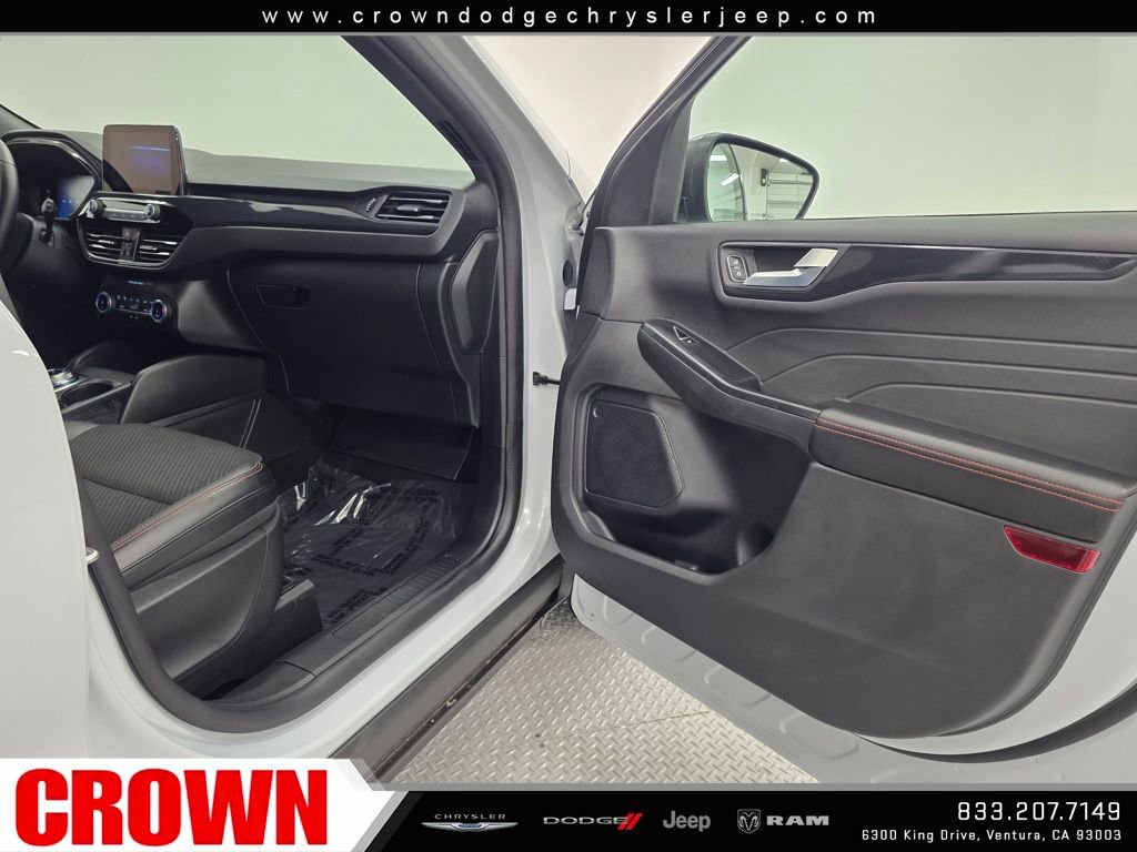 Used 2025 Ford Escape ST-Line image 13