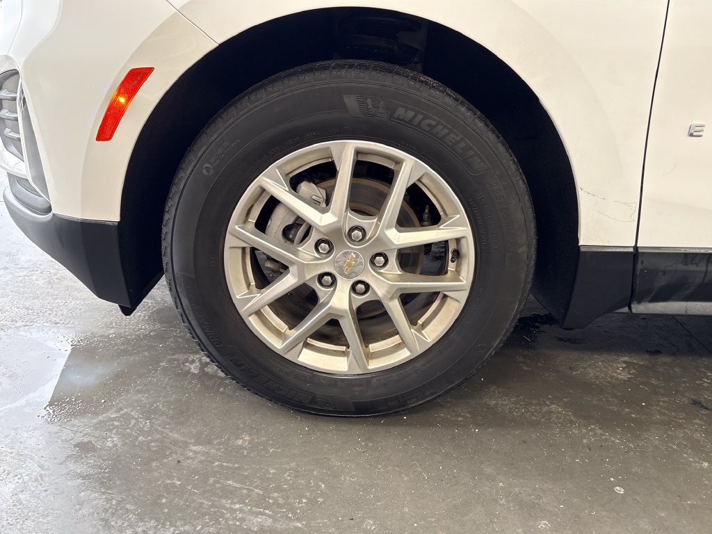 Used 2024 Chevrolet Equinox LT FWD image 32