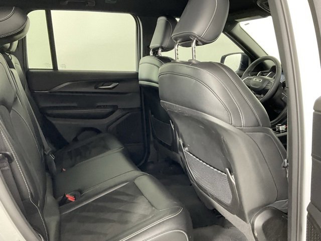 Used 2024 Jeep Grand Cherokee Altitude image 17