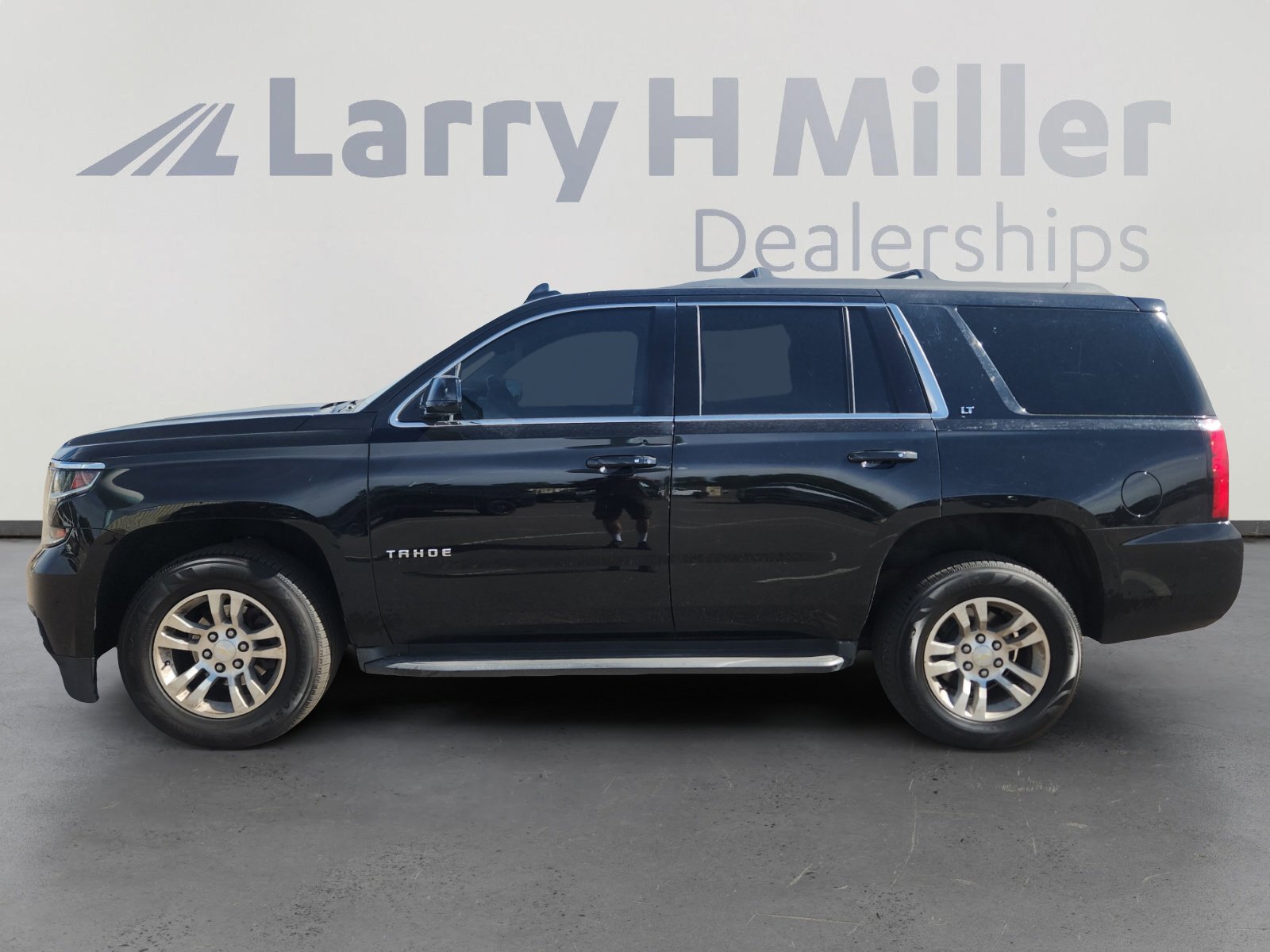 Used 2016 Chevrolet Tahoe LT w/ Luxury Package image 3