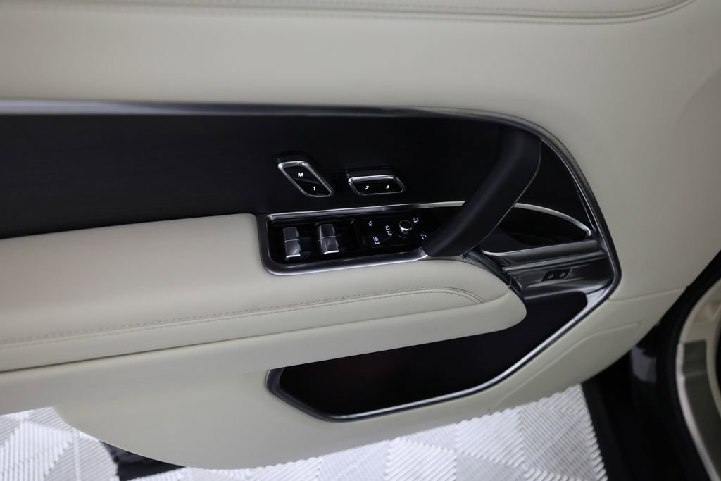Used 2024 Land Rover Range Rover SE image 17