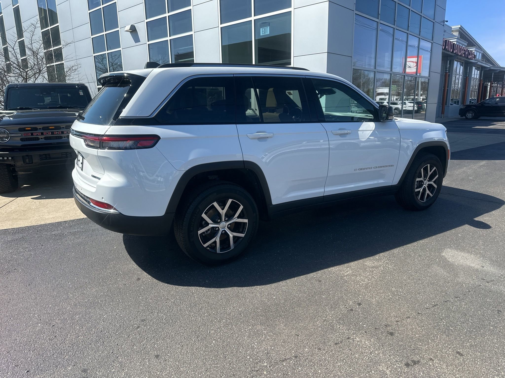 Used 2023 Jeep Grand Cherokee Limited video 3