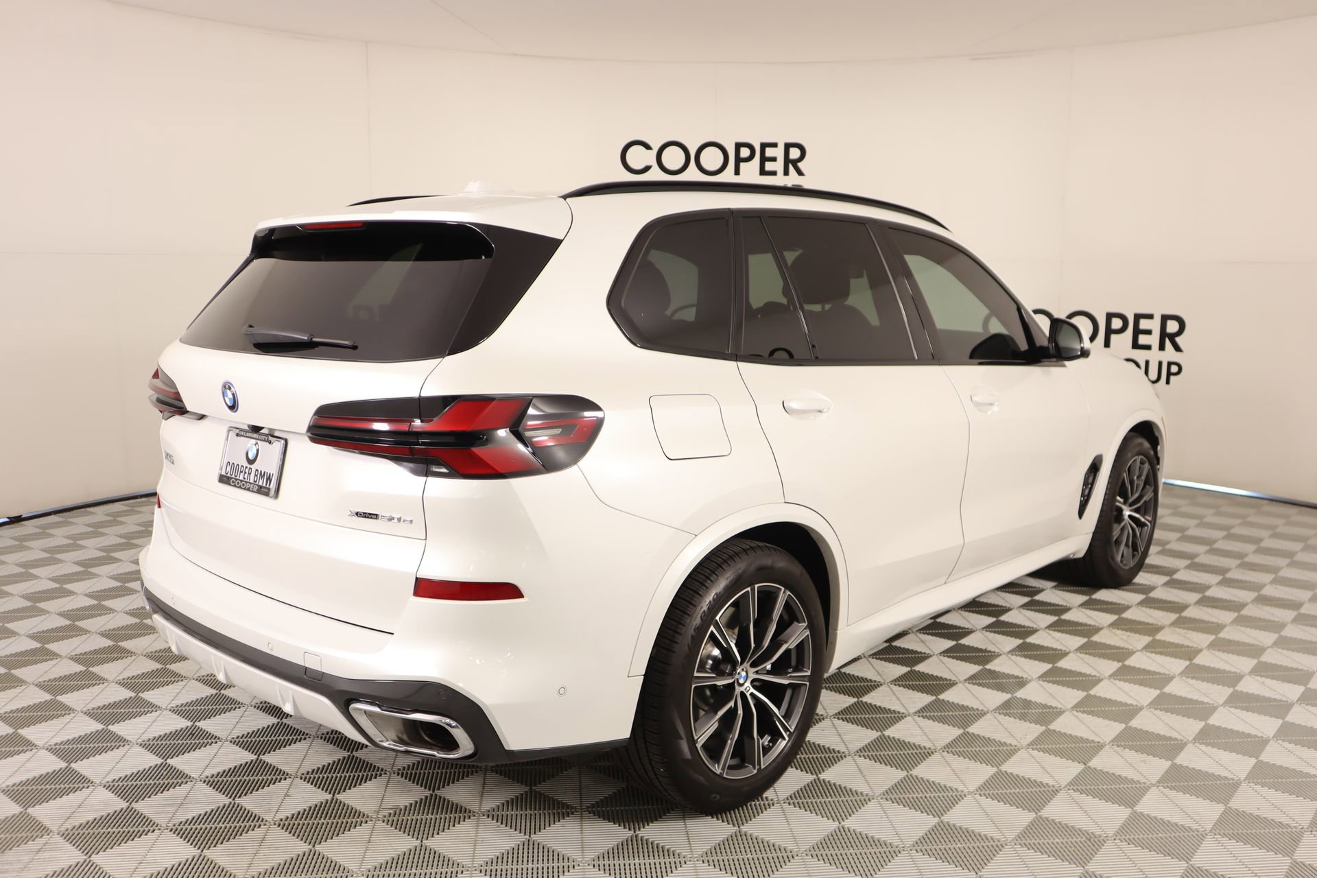 Used 2026 BMW X5 xDrive50e w/ M Sport Package image 22