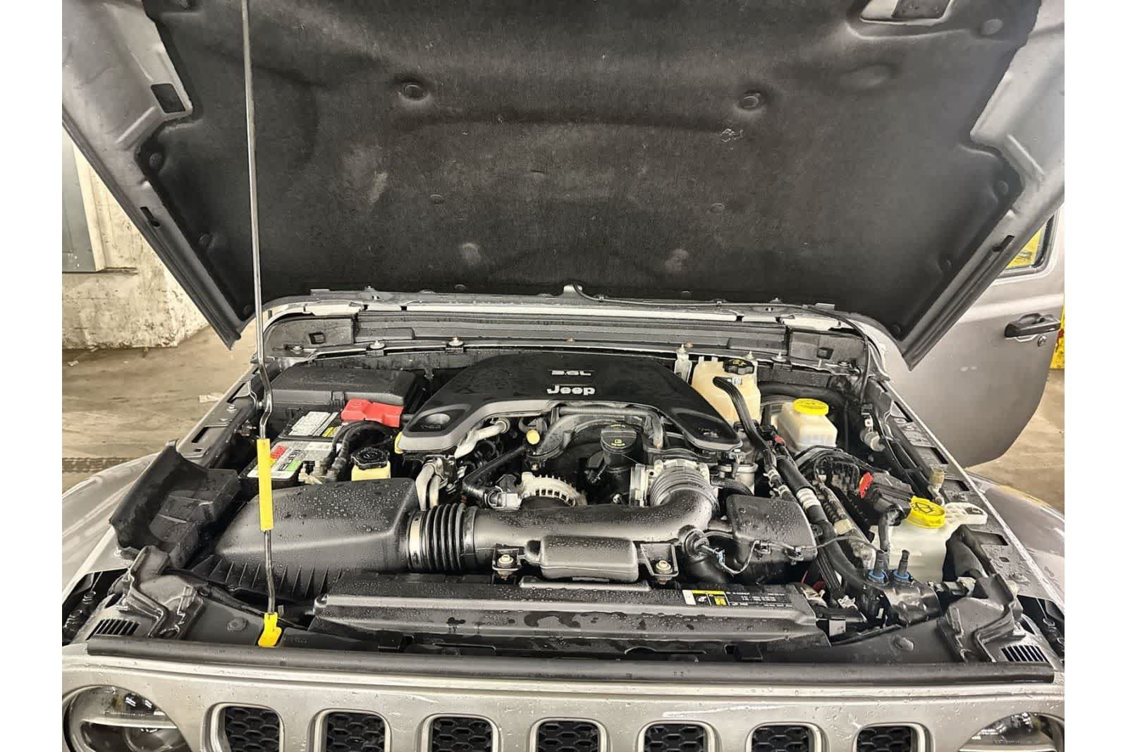 Used 2018 Jeep Wrangler Unlimited Sahara AWD/4WD image 15