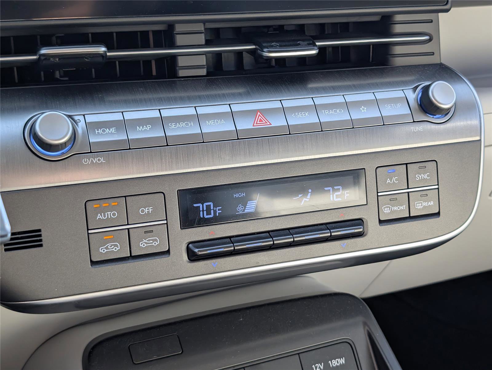 Used 2024 Hyundai Kona Limited image 18