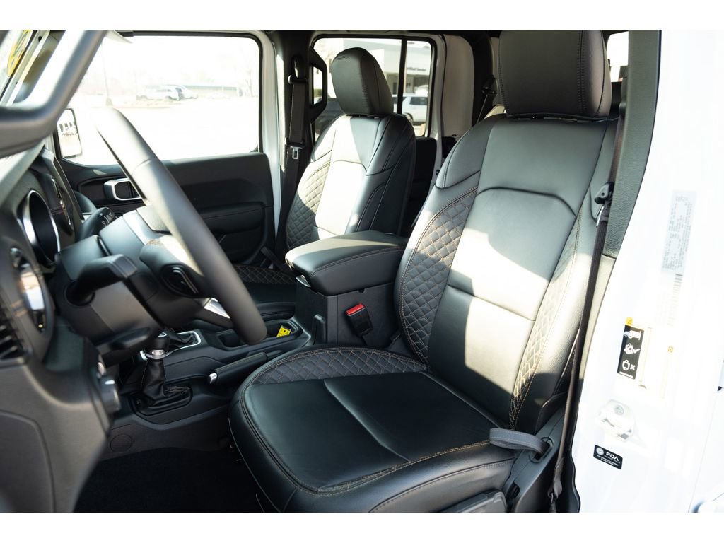 Used 2023 Jeep Gladiator Overland AWD/4WD image 11