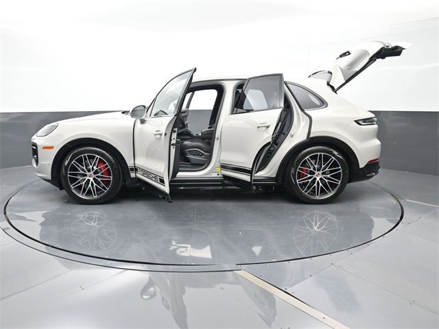 New 2026 Porsche Cayenne GTS image 32