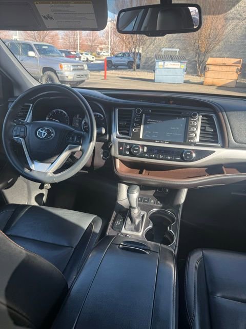 Used 2016 Toyota Highlander XLE image 27