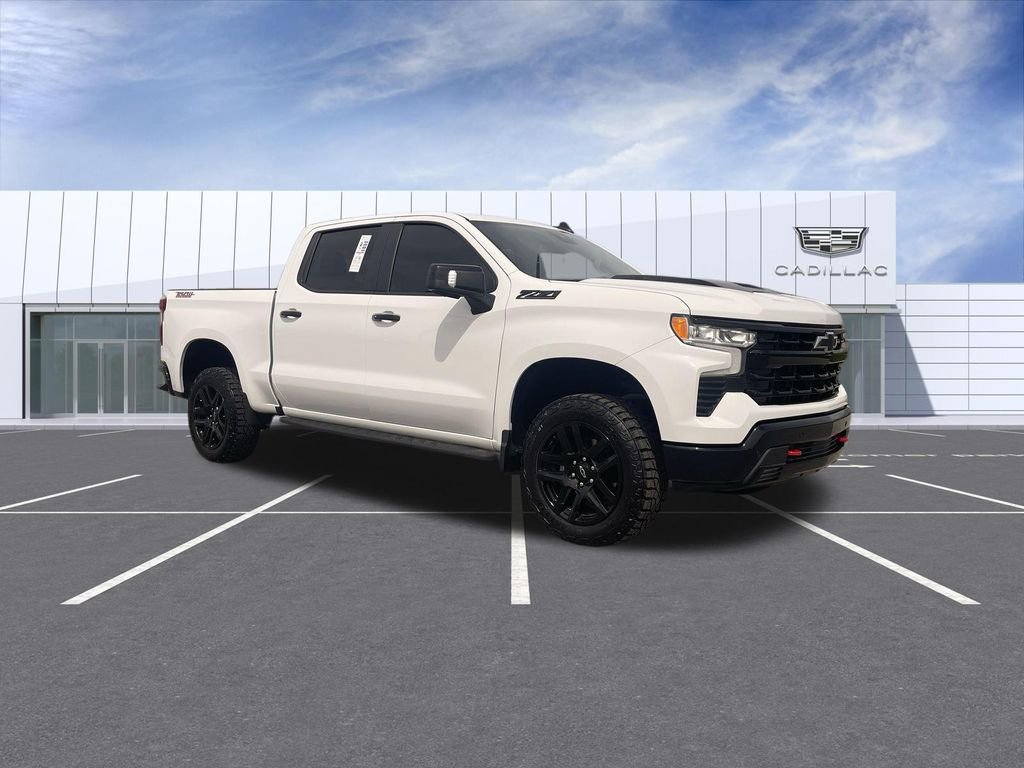 Used 2024 Chevrolet Silverado 1500 LT Trail Boss w/ LT Trail Boss Premium Package AWD/4WD image 2