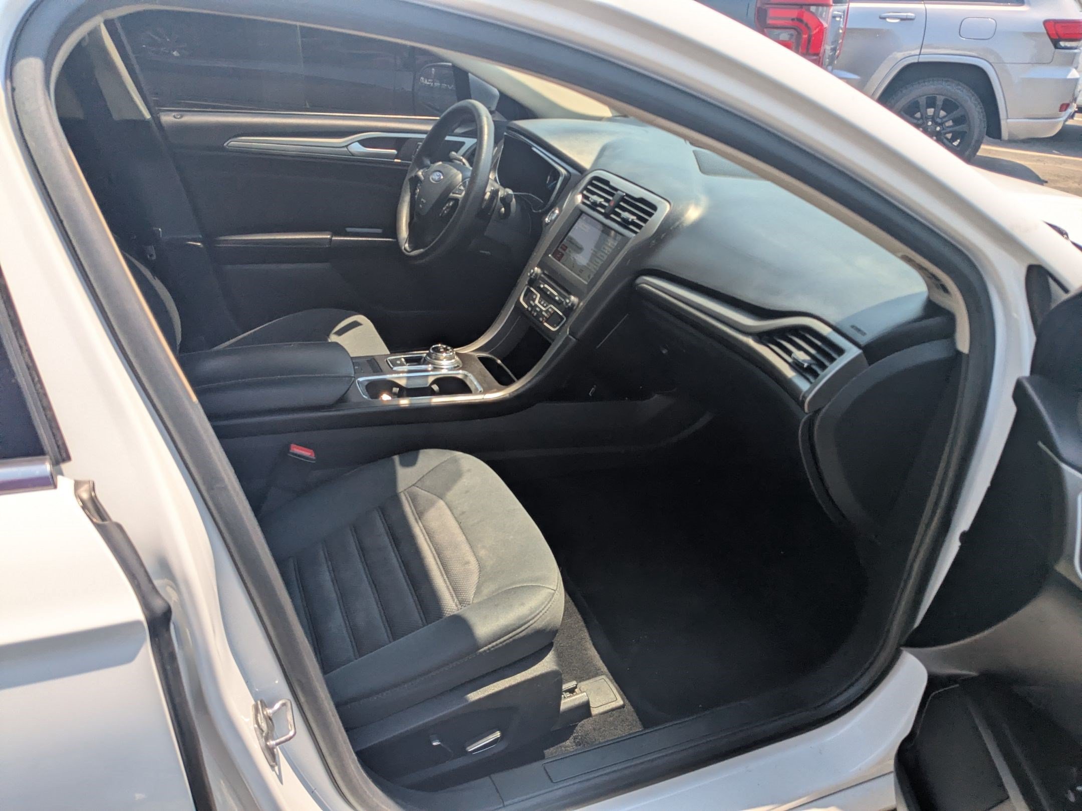 Used 2017 Ford Fusion SE w/ Fusion SE Technology Package FWD image 29