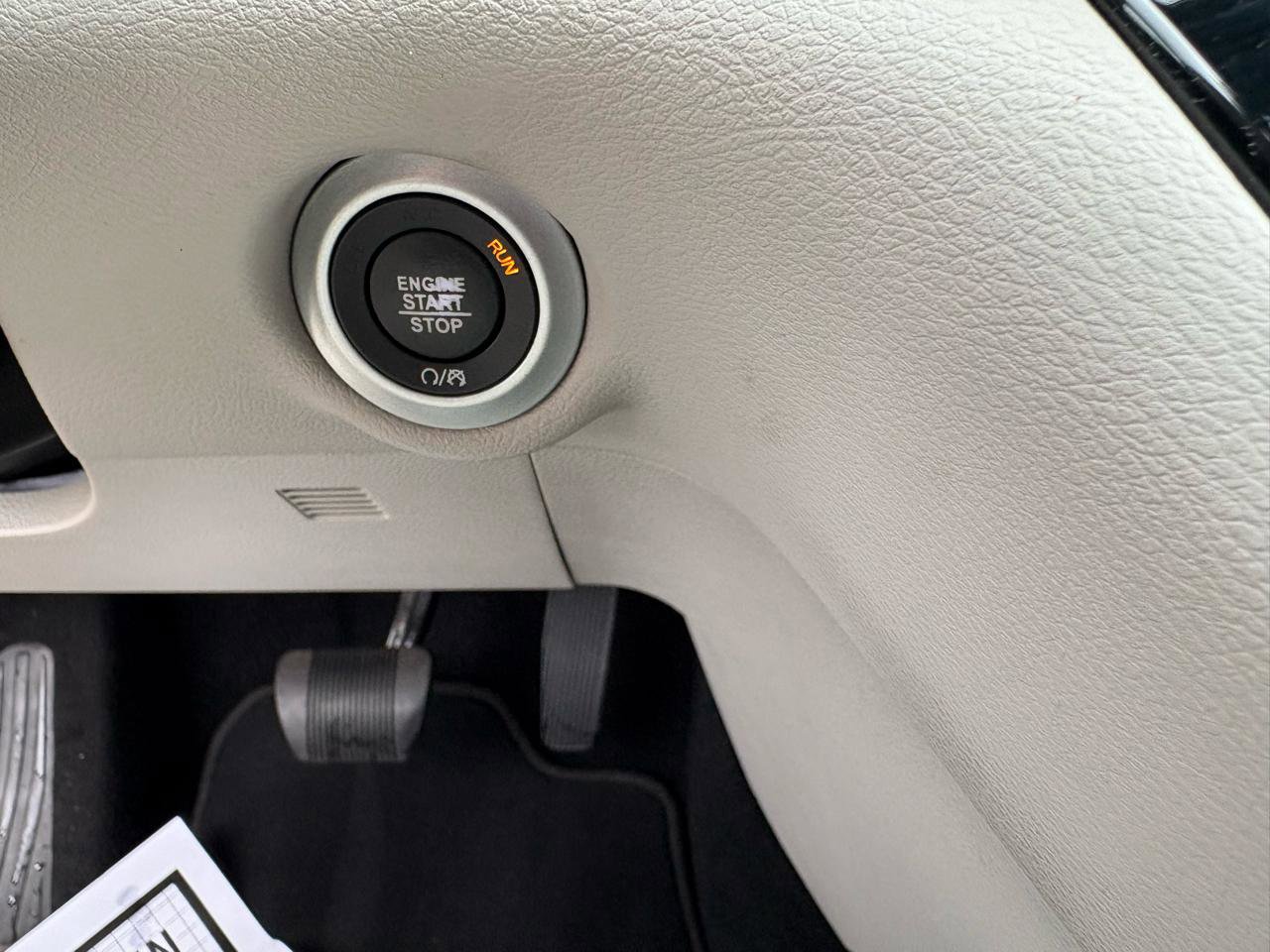 Used 2020 Chrysler Pacifica Touring w/ Advanced Safetytec Group FWD image 23