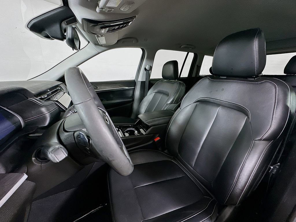 Used 2023 Jeep Grand Cherokee Limited AWD/4WD image 15