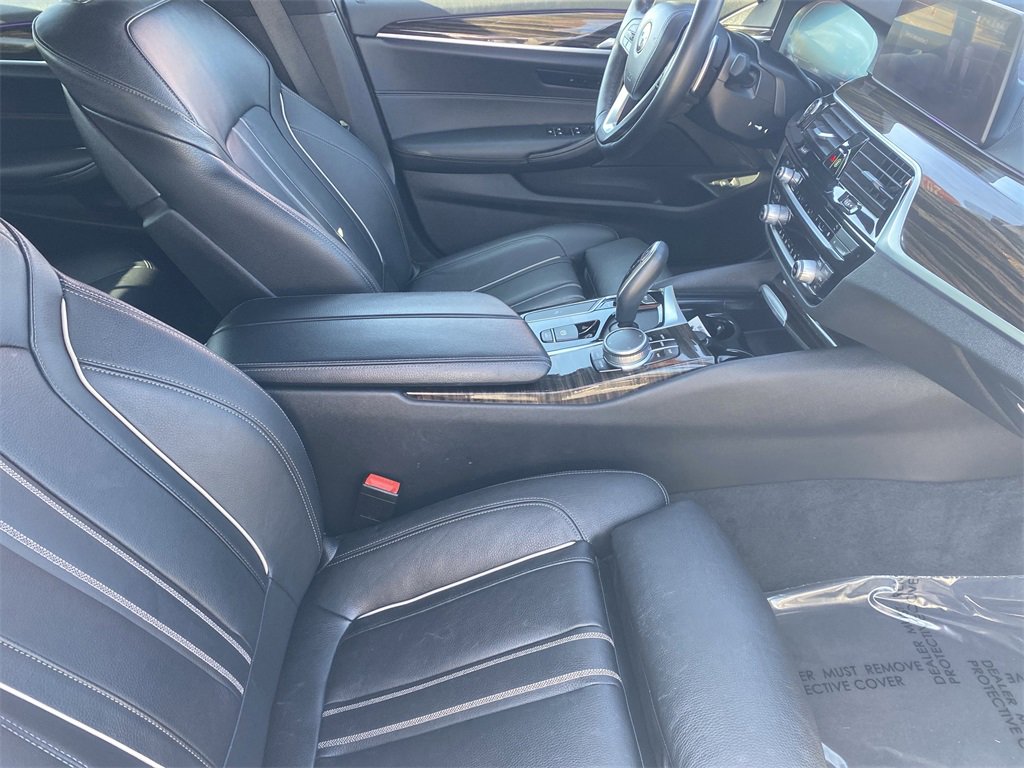 Used 2020 BMW 530i xDrive w/ Premium Package image 14