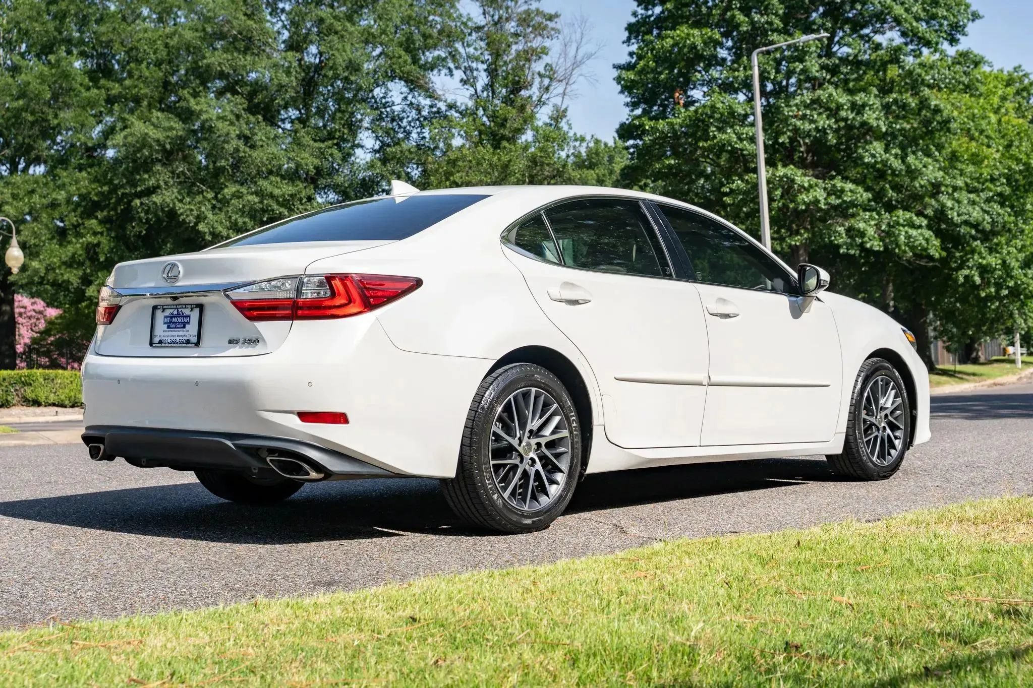 Used 2017 Lexus ES 350 w/ Luxury Package FWD image 5