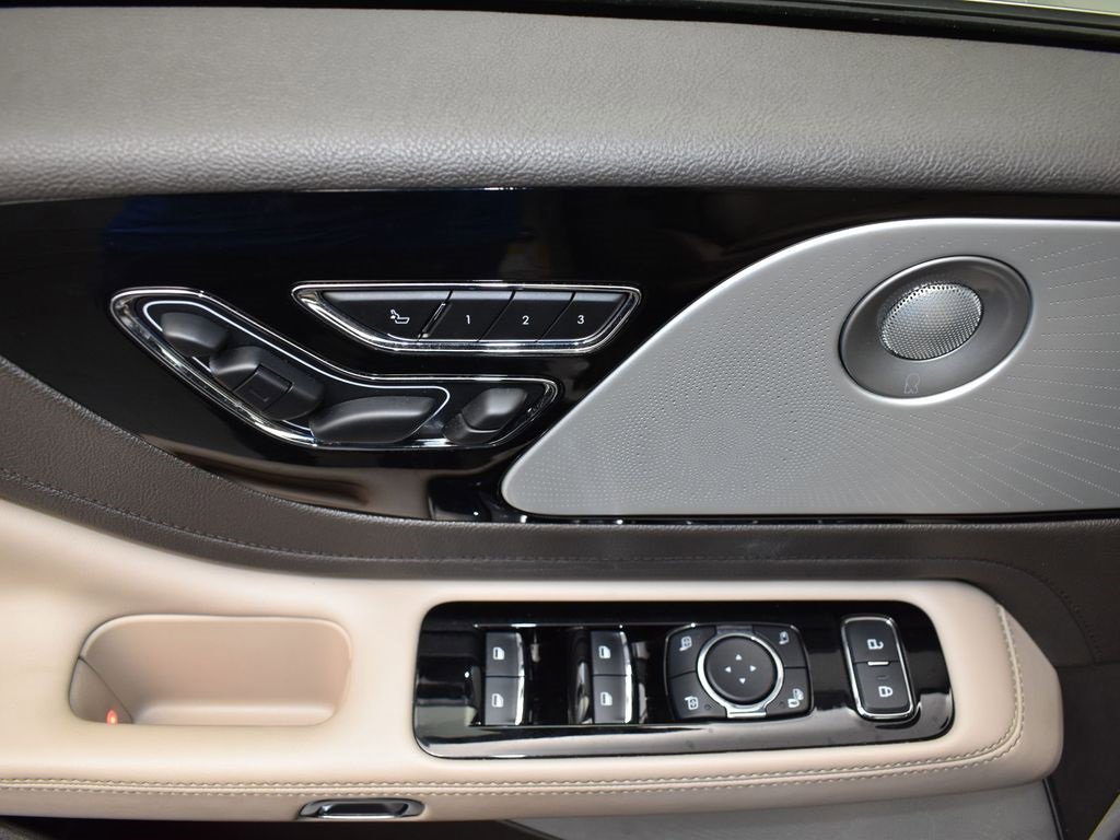 Used 2023 Lincoln Aviator Reserve w/ Equipment Group 201A image 11