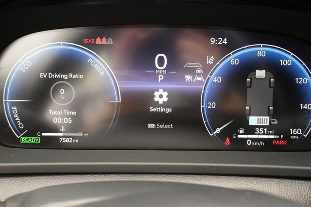Used 2025 Toyota Crown Signia AWD/4WD image 32