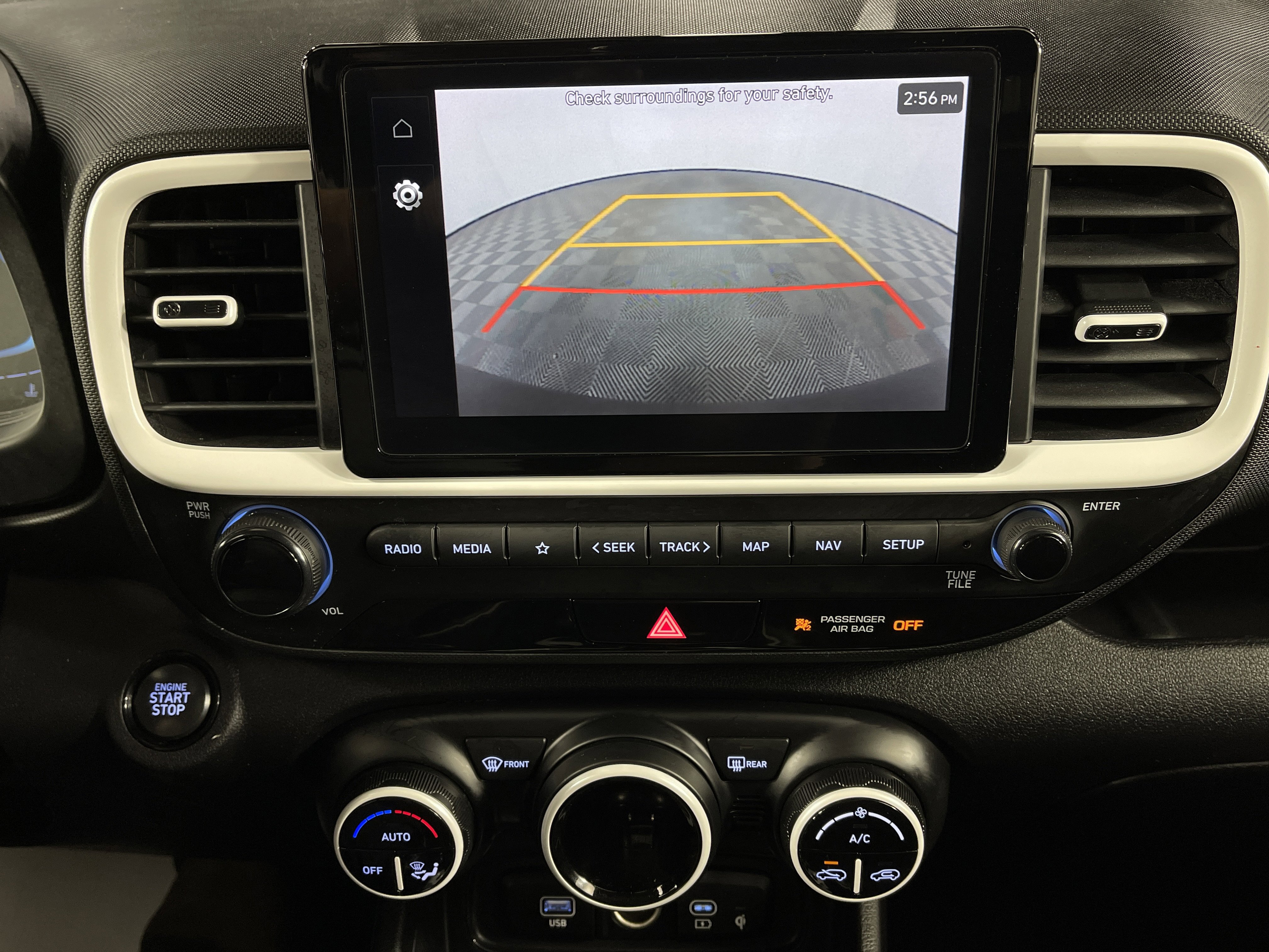 Used 2023 Hyundai Venue Limited image 22