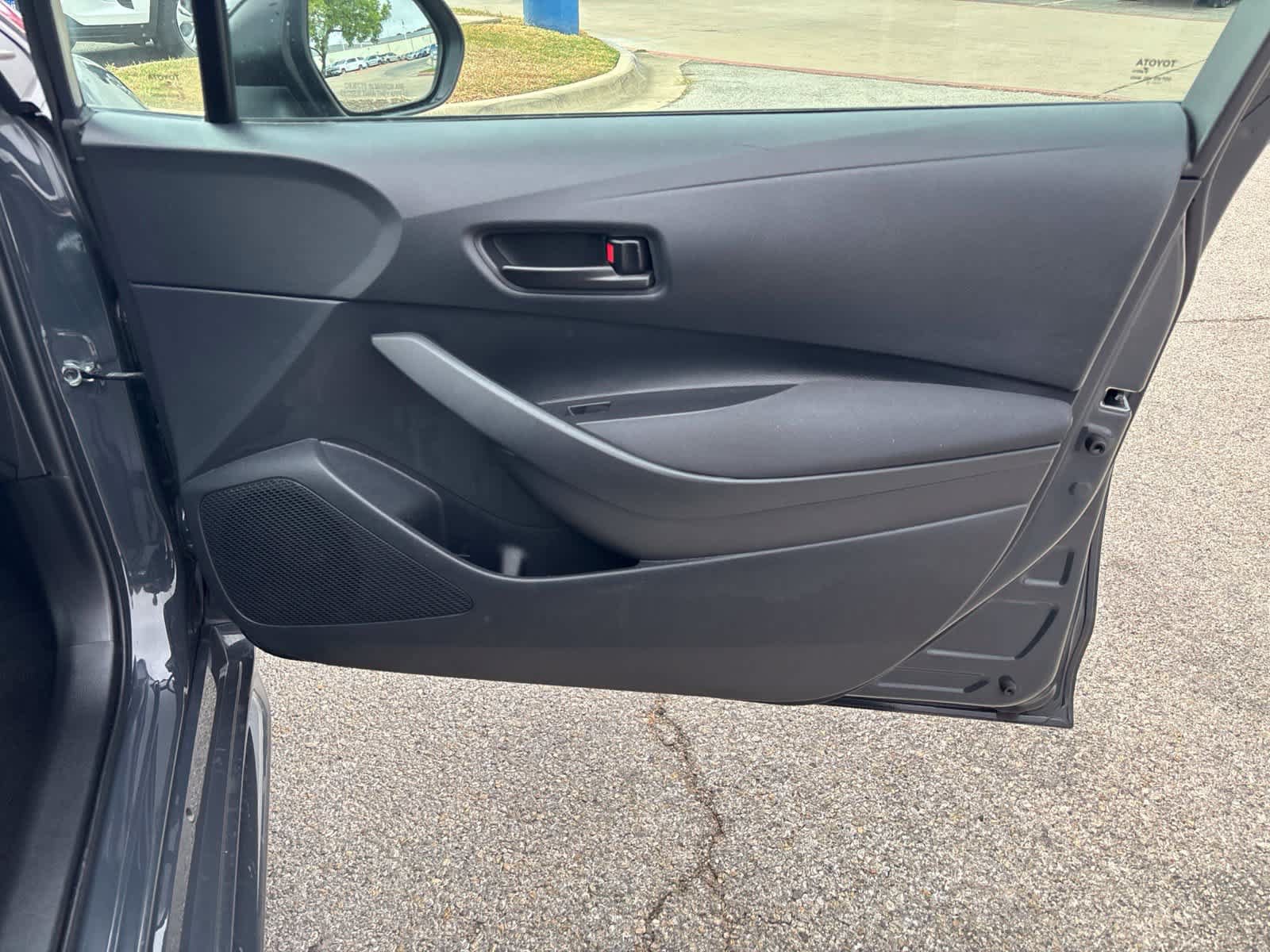 Used 2025 Toyota Corolla LE FWD image 12