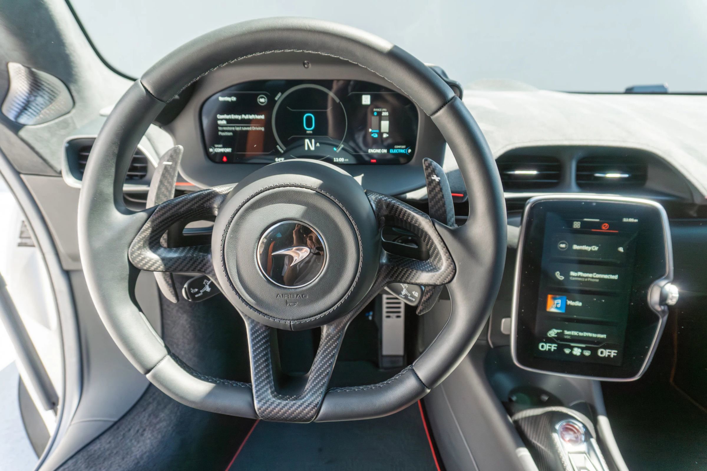 Used 2023 McLaren Artura RWD image 18