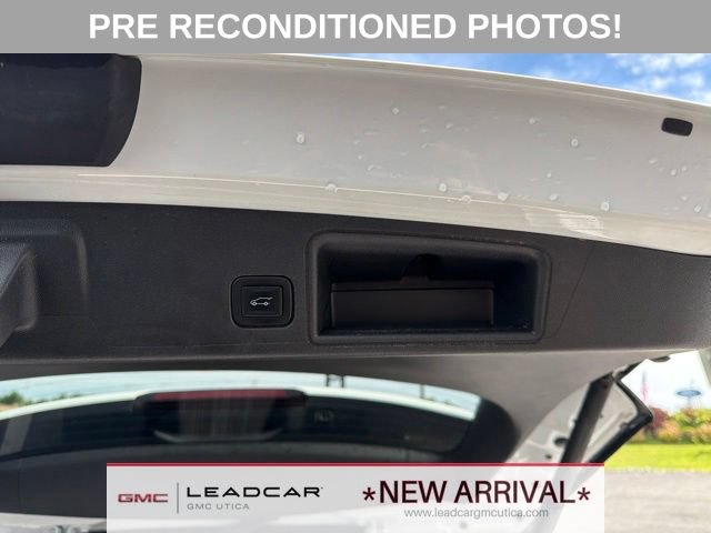 Used 2022 GMC Terrain SLT w/ LPO, Floor Liner Package AWD/4WD image 19