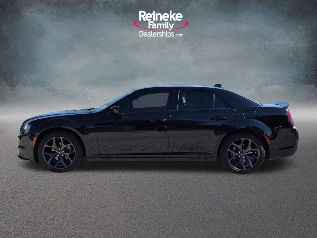 Used 2023 Chrysler 300 Touring w/ Sport Appearance Package RWD image 9