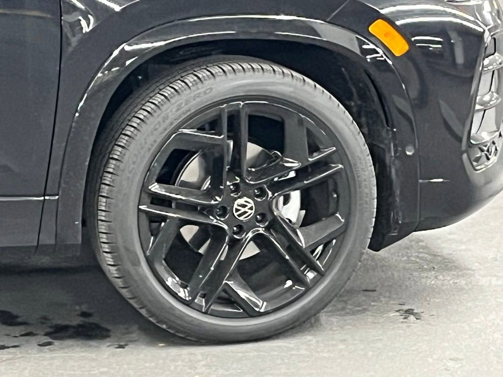 New 2025 Volkswagen Tiguan SE R-Line image 40