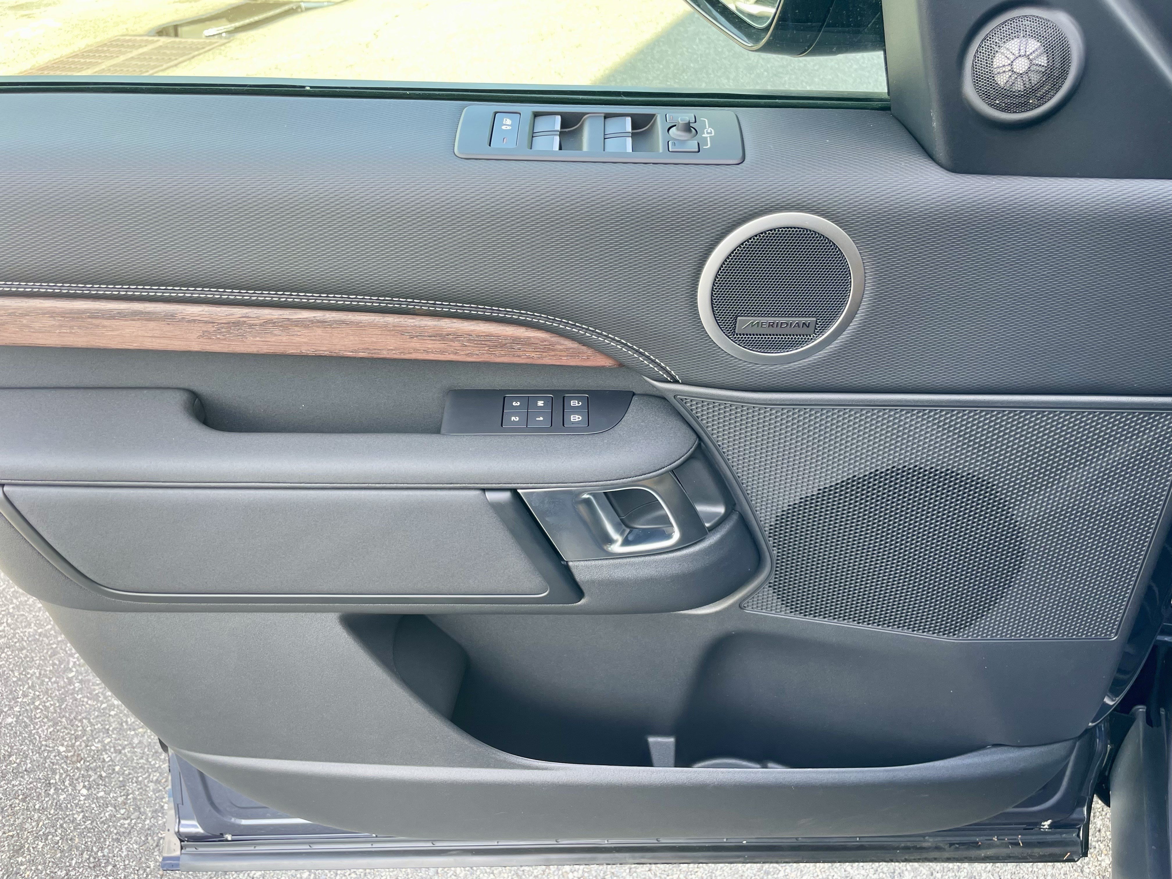 New 2026 Land Rover Discovery Dynamic SE AWD/4WD image 12