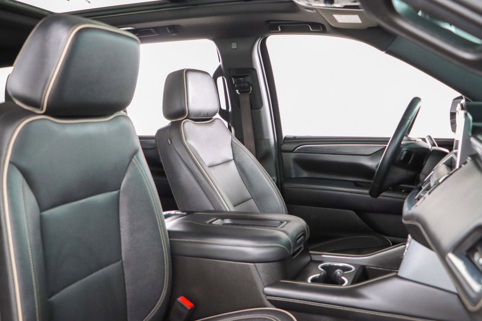 Used 2023 GMC Yukon SLT image 31