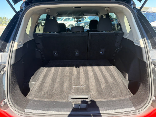 Used 2022 Nissan Rogue SV FWD image 18