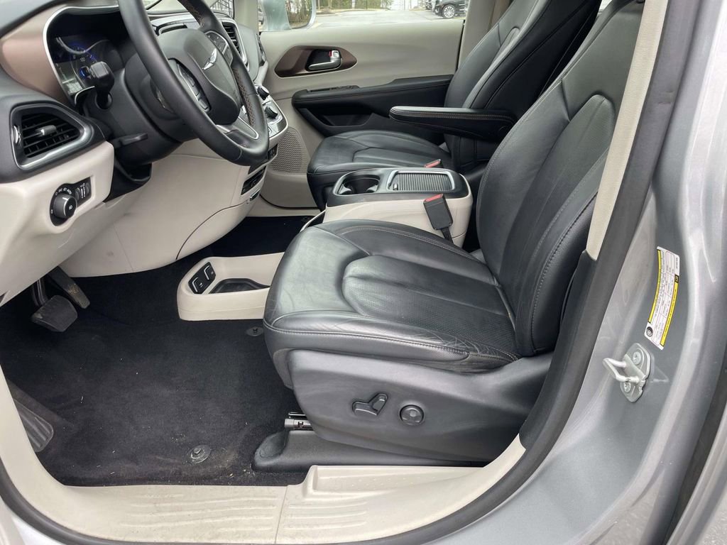 Used 2018 Chrysler Pacifica Touring-L Plus w/ Tire & Wheel Group image 20