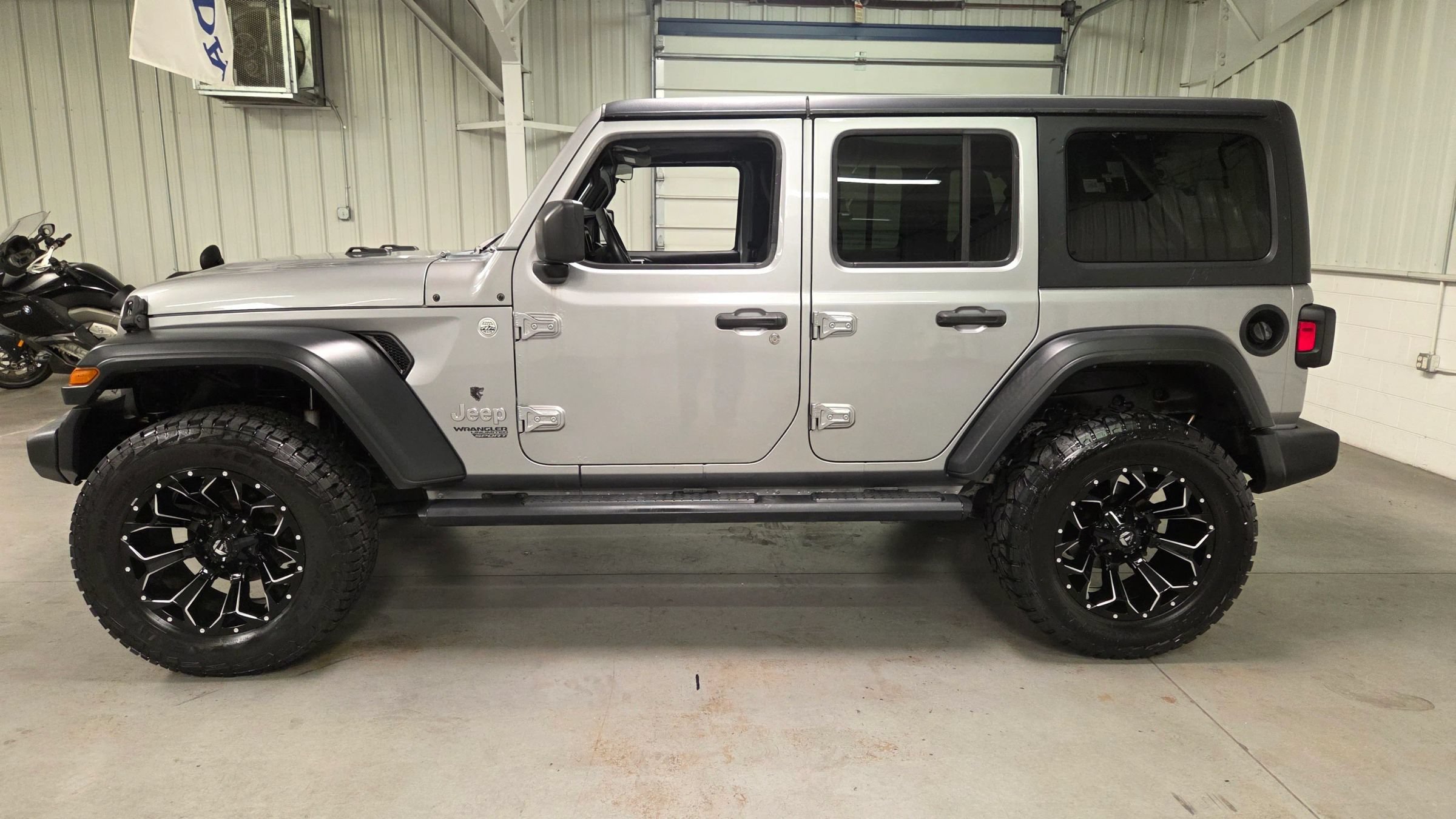 Used 2019 Jeep Wrangler Unlimited Sport S AWD/4WD image 3