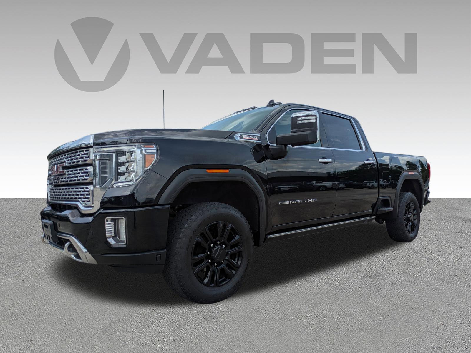 Used 2023 GMC Sierra 3500 Denali w/ Denali Black Diamond Edition AWD/4WD image 2