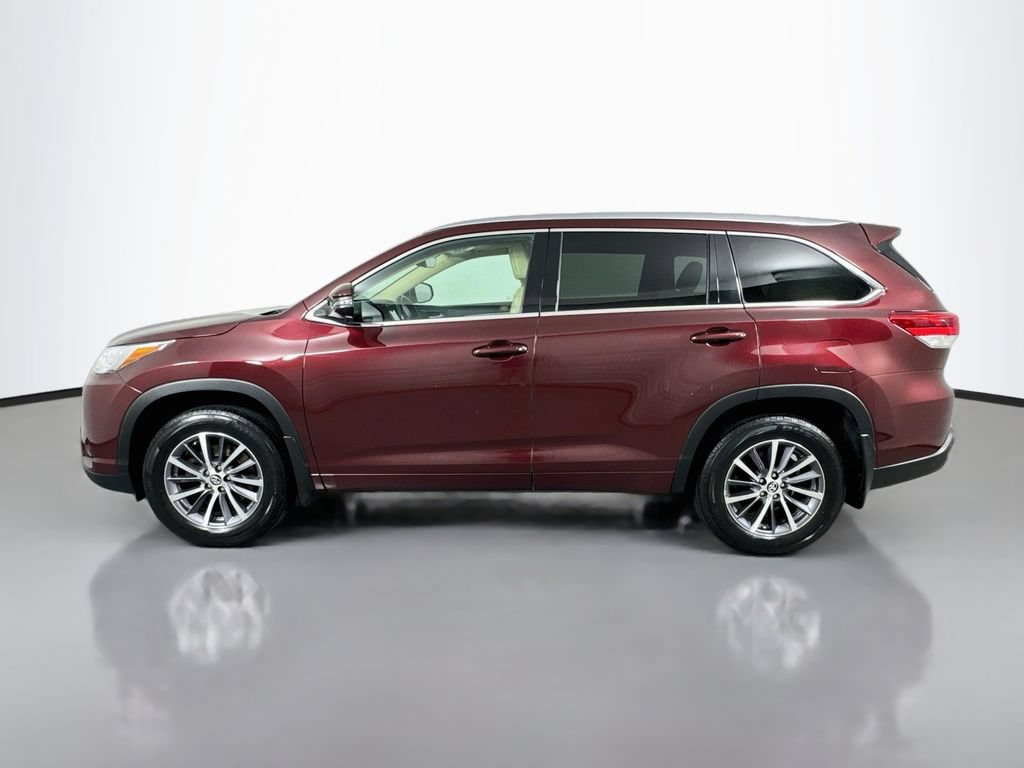 Used 2017 Toyota Highlander XLE AWD/4WD image 8