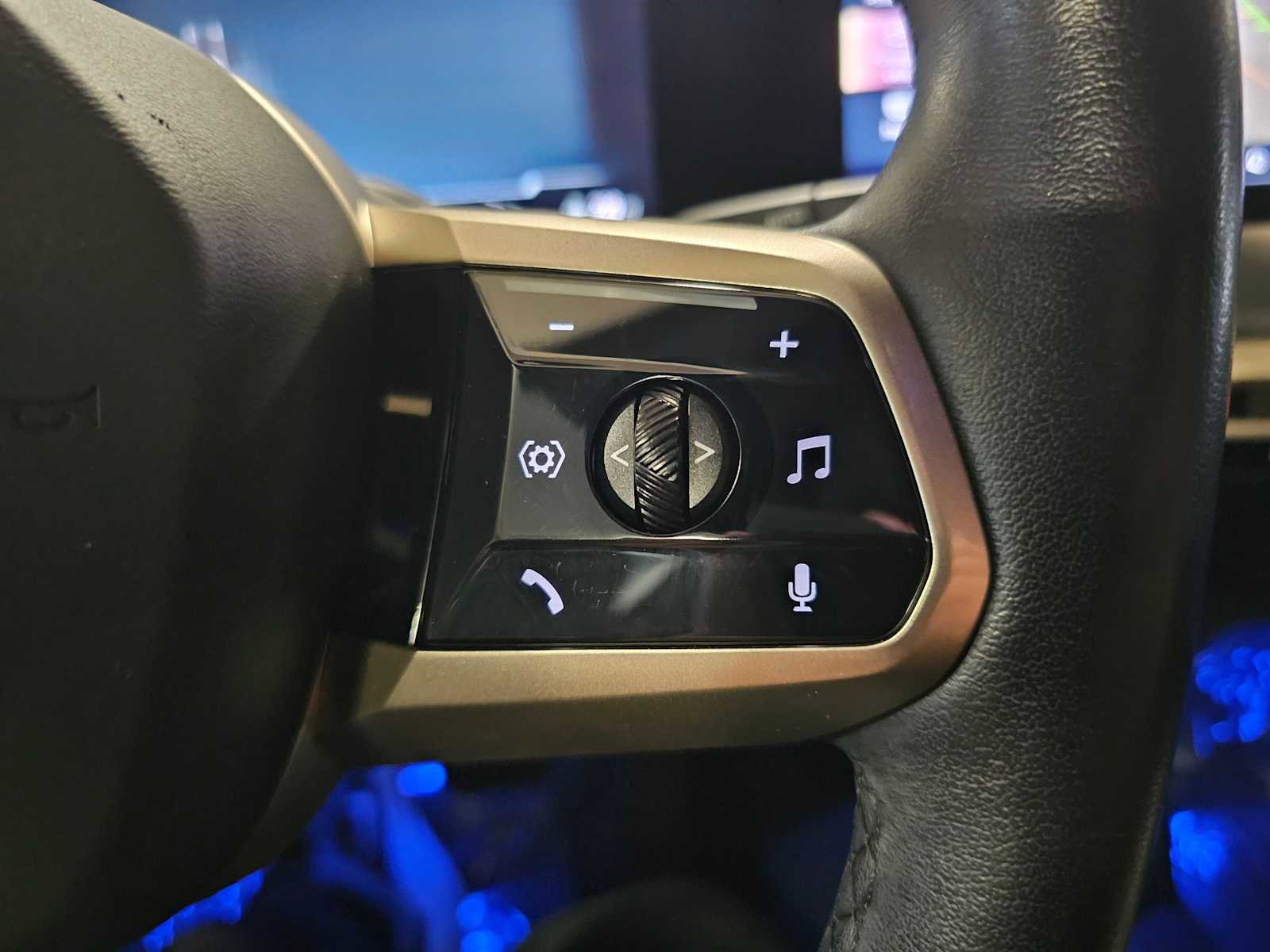 Used 2024 BMW iX xDrive50 w/ Premium Package image 19