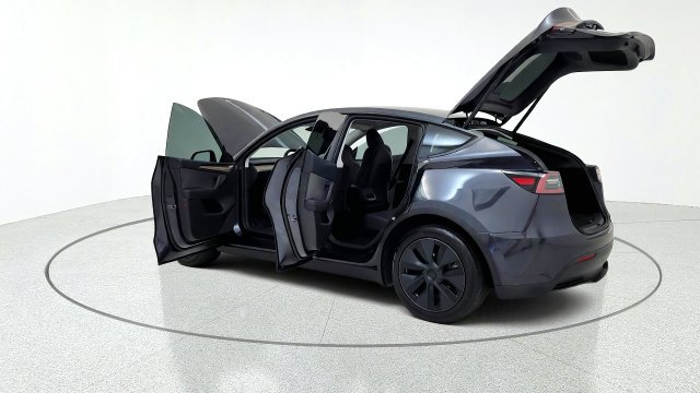 Used 2025 Tesla Model Y Long Range RWD image 16