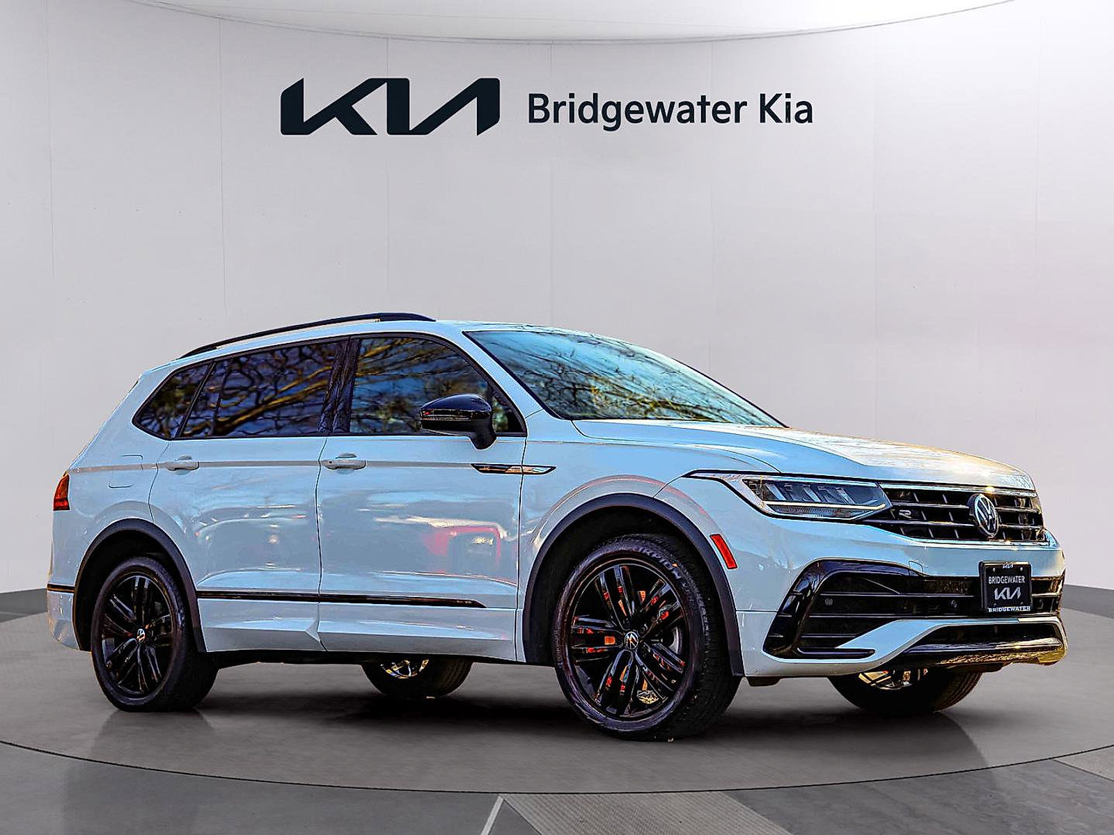 Used 2022 Volkswagen Tiguan SE R-Line image 7