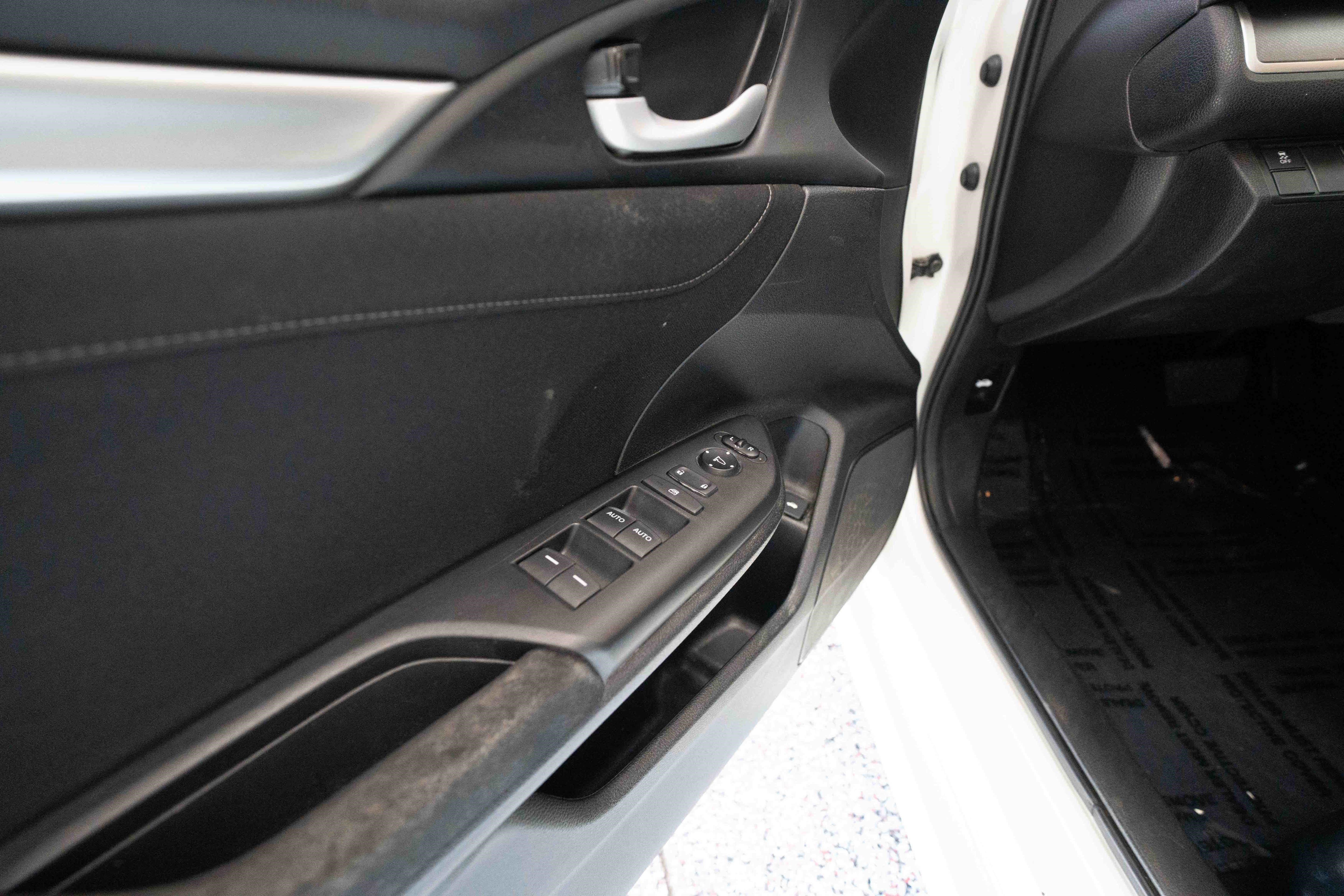 Used 2018 Honda Civic EX image 7