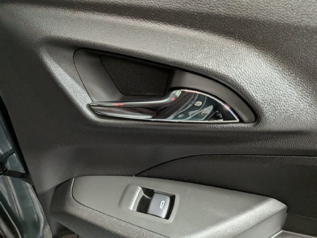 Used 2025 Chevrolet Trax LT FWD image 34