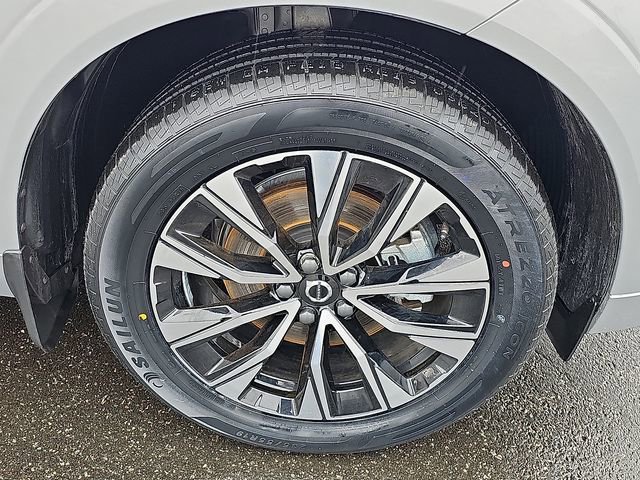 Used 2025 Volvo XC60 B5 Plus w/ Protection Package Premier image 8