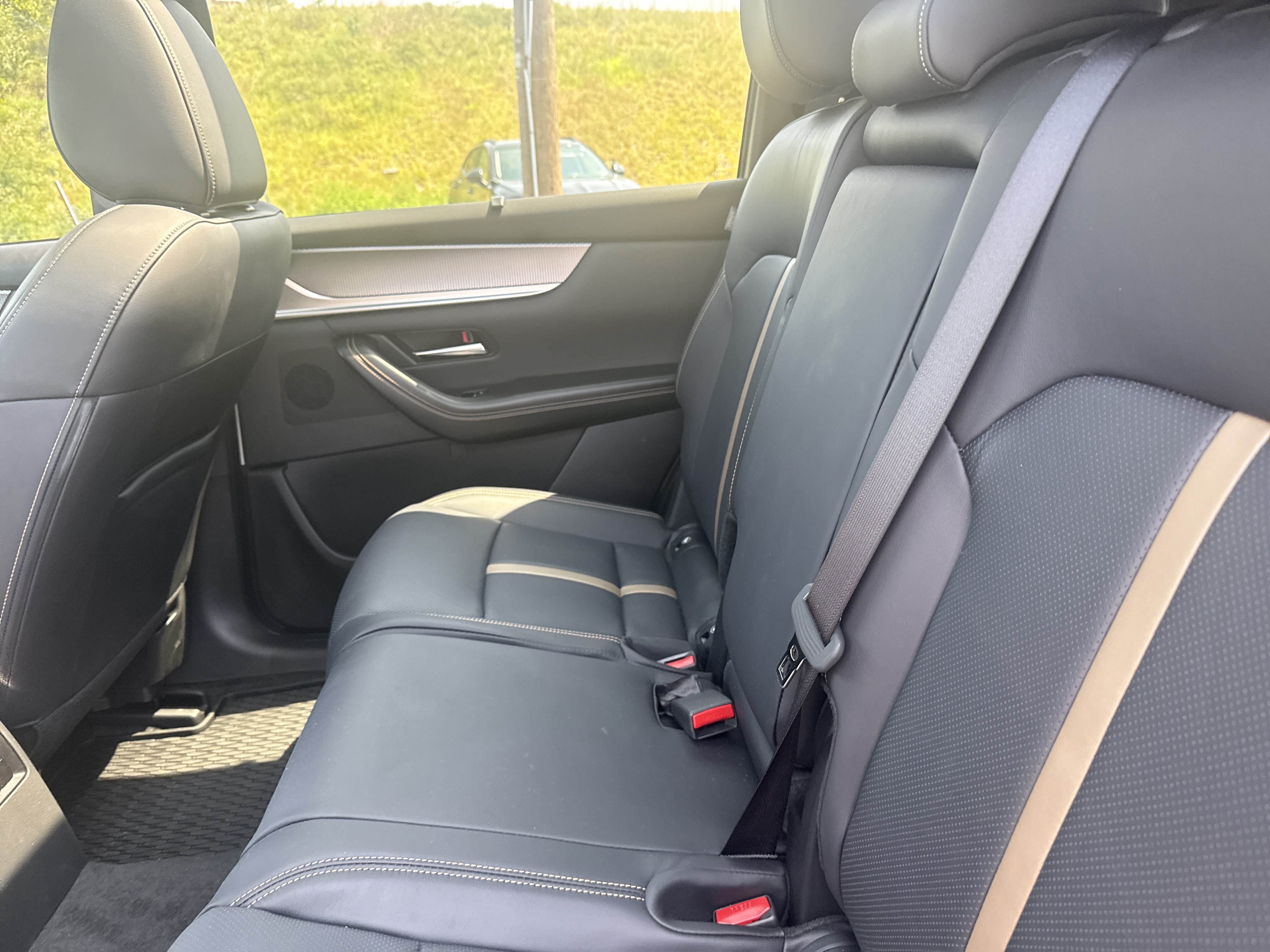 Used 2025 MAZDA CX-70 Plug-In Hybrid w/ Premium Plus AWD/4WD image 13