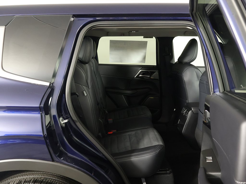 New 2025 Mitsubishi Outlander SE image 35